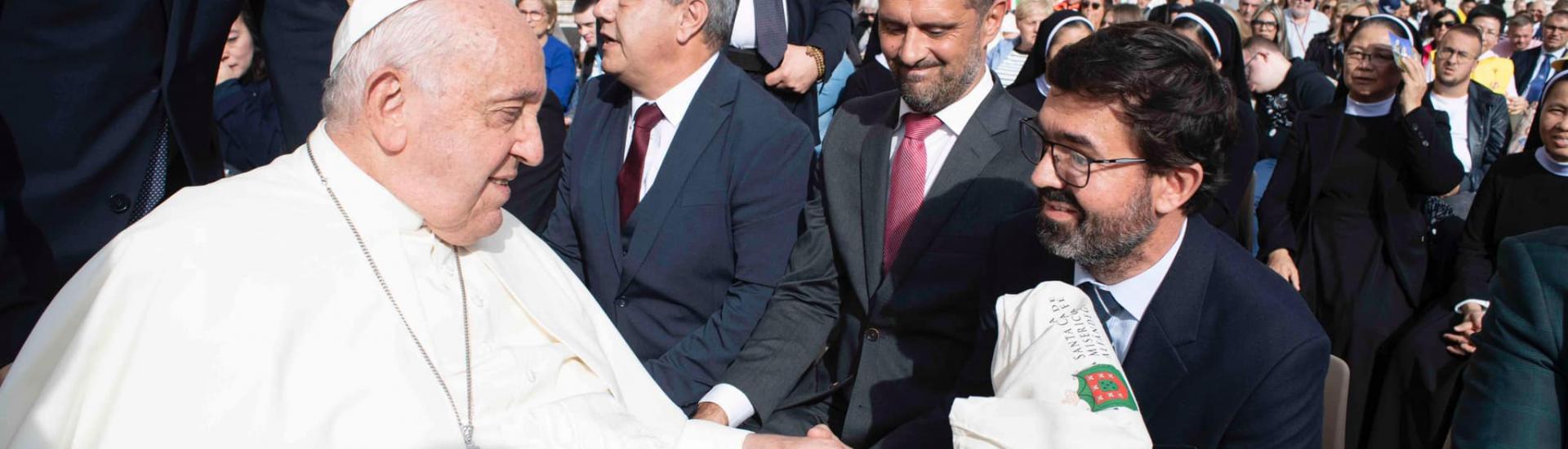 DELEGAÇÃO DE ALFÂNDEGA DA FÉ PRESENTE NA AUDIÊNCIA PAPAL DELEGAÇÃO DE ALFÂNDEGA DA FÉ PRESENTE NA AUDIÊNCIA PAPAL
